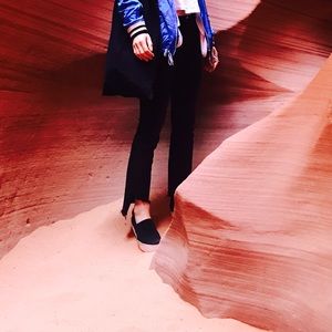 Frayed cut out hem jeans